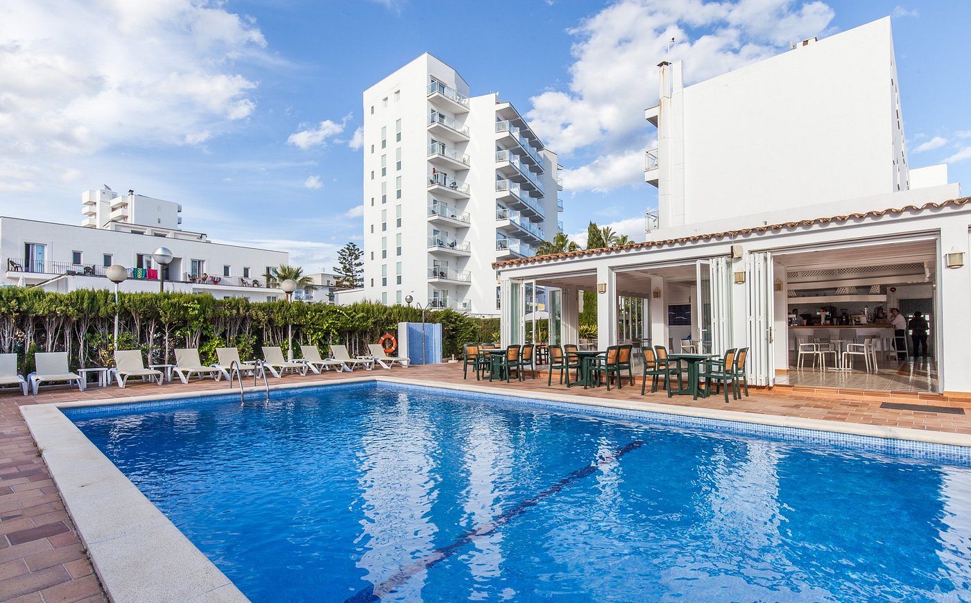 BLUESEA Cala Millor — beach and sea view